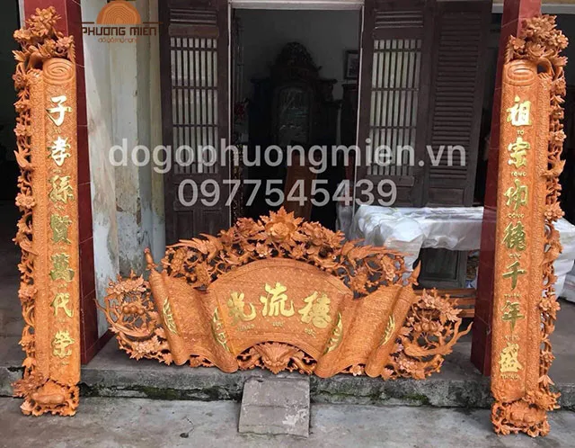 Cuốn thư câu đối mai gỗ gõ đỏ chất lượng.