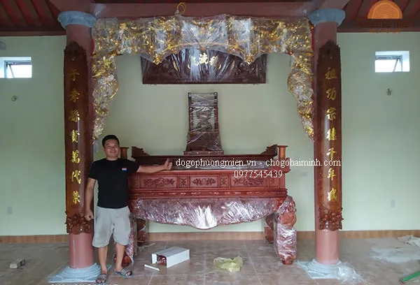 Lắp đặt hoành phi câu đối gỗ đẹp.