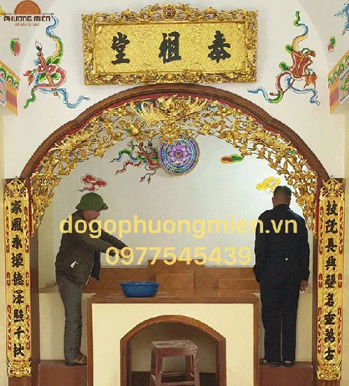 Mẫu cửa võng vòm chạm dơi thiếp vàng đẹp sáng bóng.