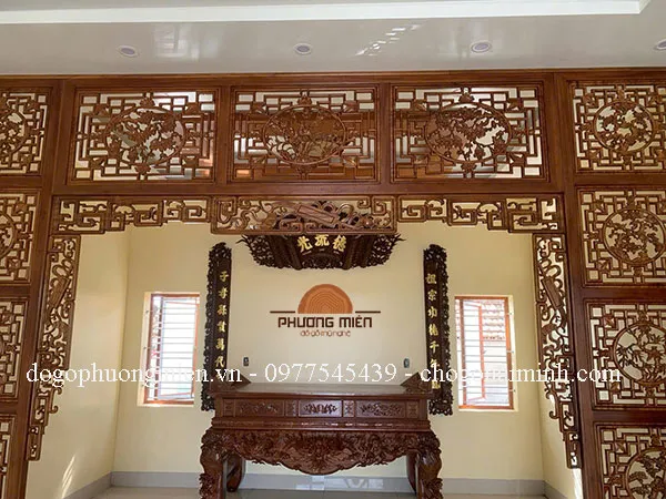 Mẫu cửa võng thờ gỗ gụ truyện đơn giản đẹp.
