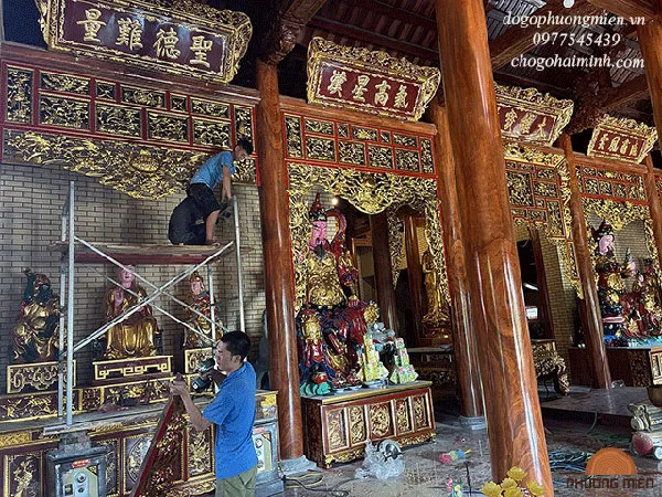 Thi công lắp đặt cửa võng tại Chùa.