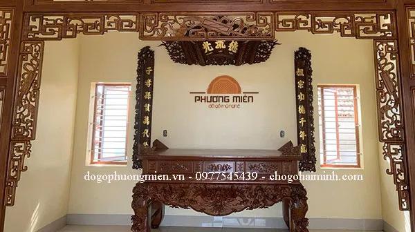 Mẫu cửa võng thờ gỗ chạm truyện sen đẹp.