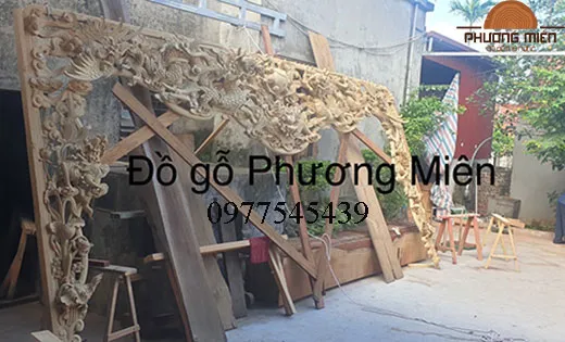 Cửa võng gỗ dổi đẹp tinh sảo khi còn mộc.