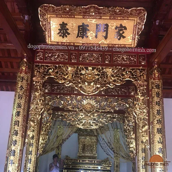 Sử dụng các mẫu cửa võng trong không gian thờ tâm linh.