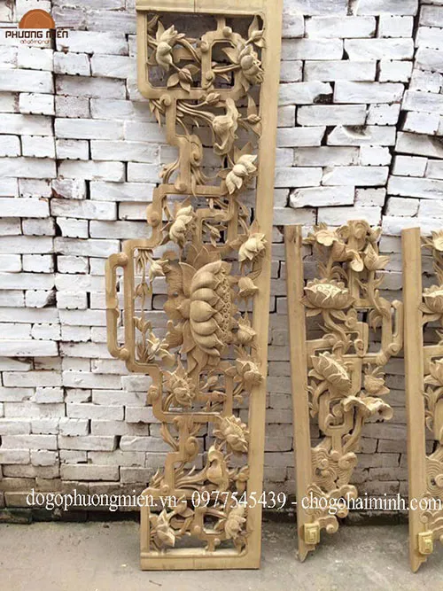 Cửa võng chạm hoa sen được chế tác bởi Phương miên.