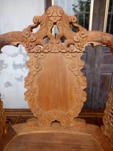 trường rồng gỗ gụ