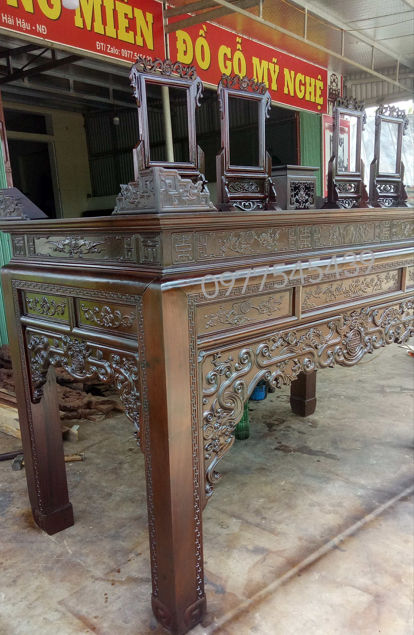 Bộ bàn thờ nhu ý nền gỗ gụ