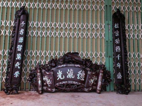 Cuốn thư câu đối gỗ gụ đẹp.