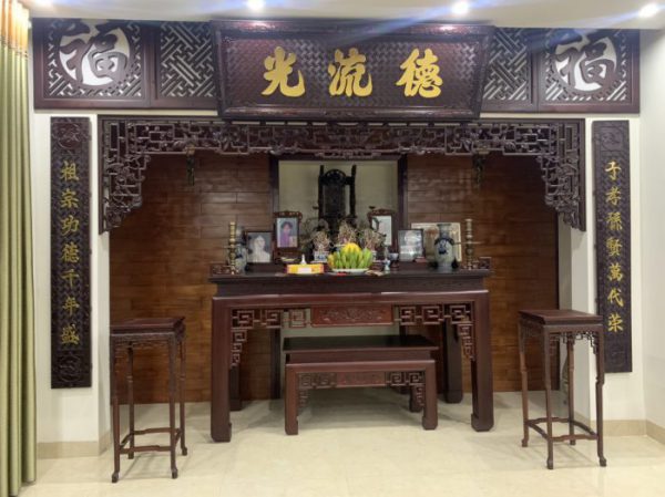 bàn thờ gia tiên gỗ gụ đẹp.