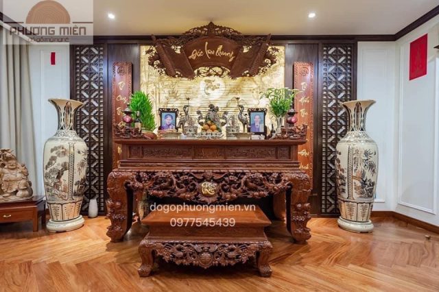 mẫu phòng thờ gỗ tự nhiên tại Quảng Ninh