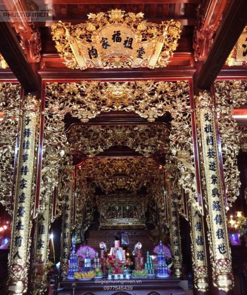 mẫu phòng thờ nhà cột gỗ kiểu cổ