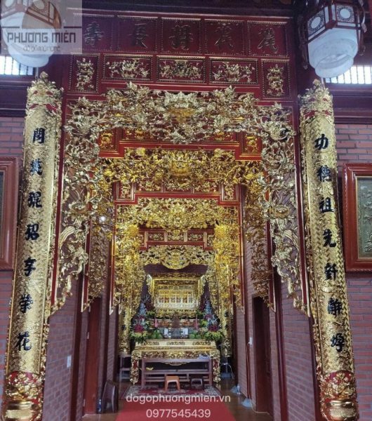 Phòng thờ nhà cột gỗ kiểu cổ đẹp
