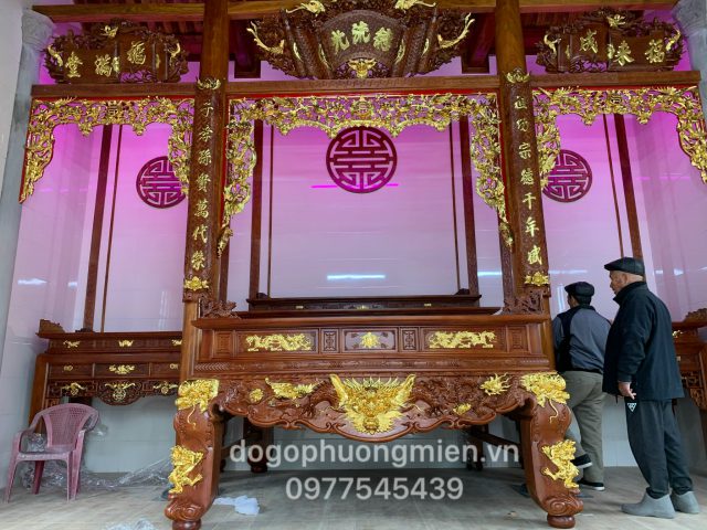 Mẫu phòng thờ nhà cột gỗ kiểu cổ đẹp tại Hải Phòng