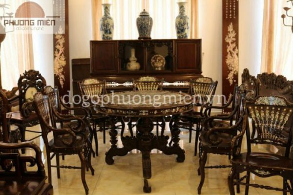 bàn ghế gỗ kiểu cổ tại miền tây