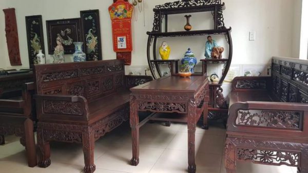 bần ghế gỗ kiểu cổ đẹp.