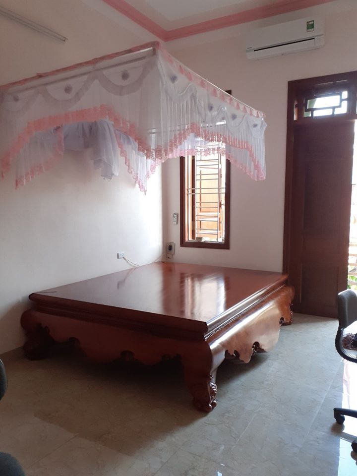 sập trơn gỗ hương tại hòa bình