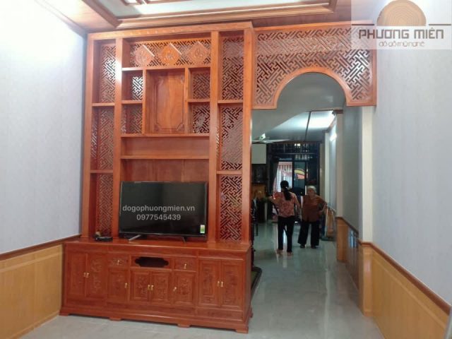 Cửa cổng vòm vách ngăn gỗ hương đẹp.