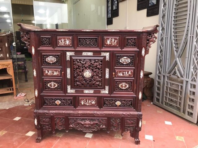tủ thờ huế gỗ kiểu dắt cẩn ngà voi rất đẹp