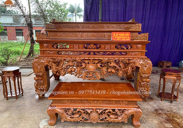 Mẫu bàn thờ tam cấp hoa mai gỗ gụ liền khôi