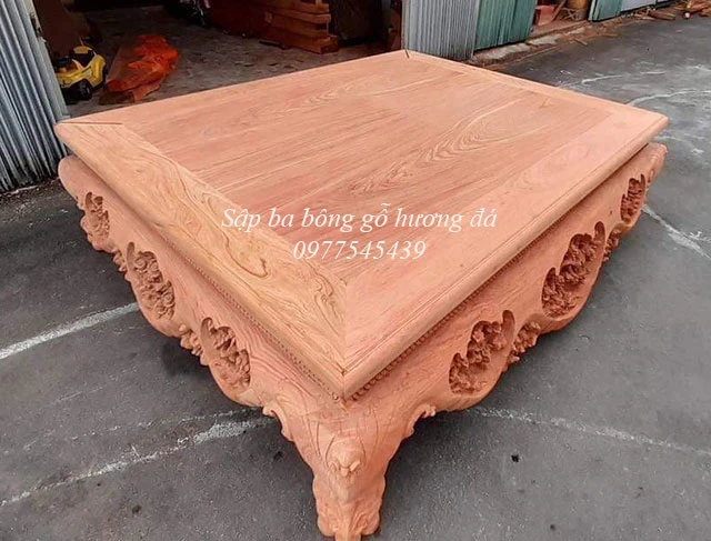 Sập ba bông gỗ hương đá khi còn mộc