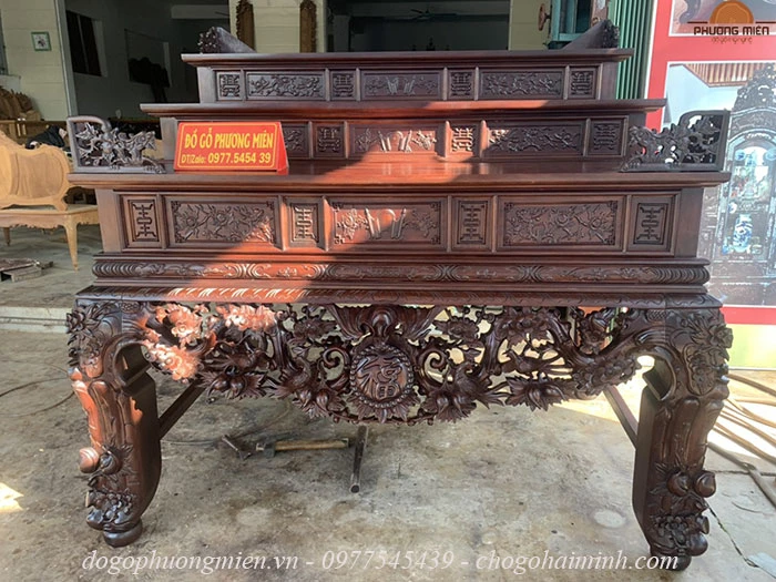 Bàn thờ tam cấp hoa mai điểu gỗ gụ.