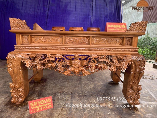 Bàn thờ gỗ tự nhiên ứng dụng trong mọi nhà.