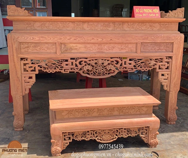 Bàn thờ gỗ tự nhiên chất lượng hợp phong thuỷ.